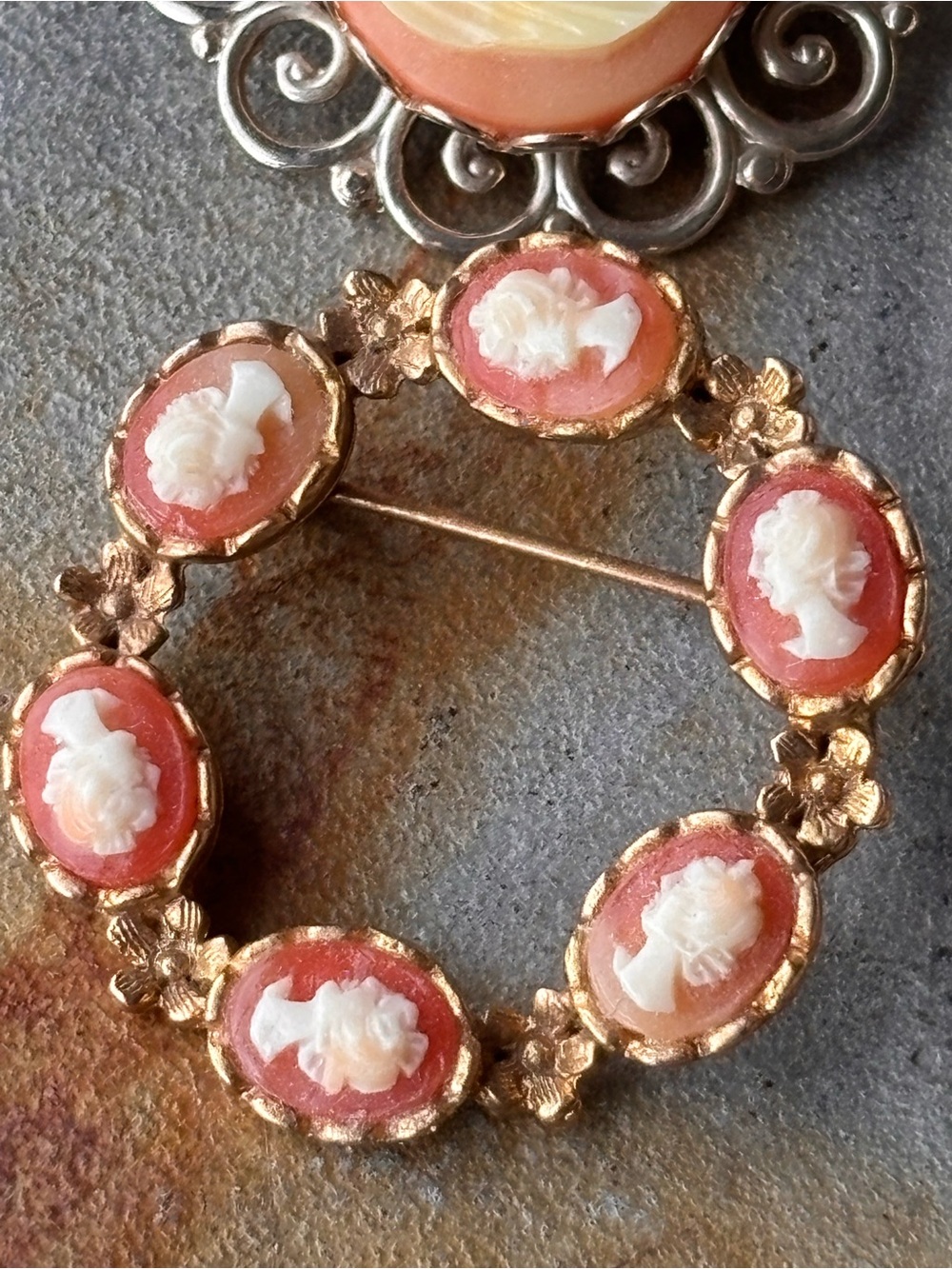 Vintage Victorian Brooch Trio Lot Pink Cameos Art Deco Lady Face Coquette - Picture 5 of 7